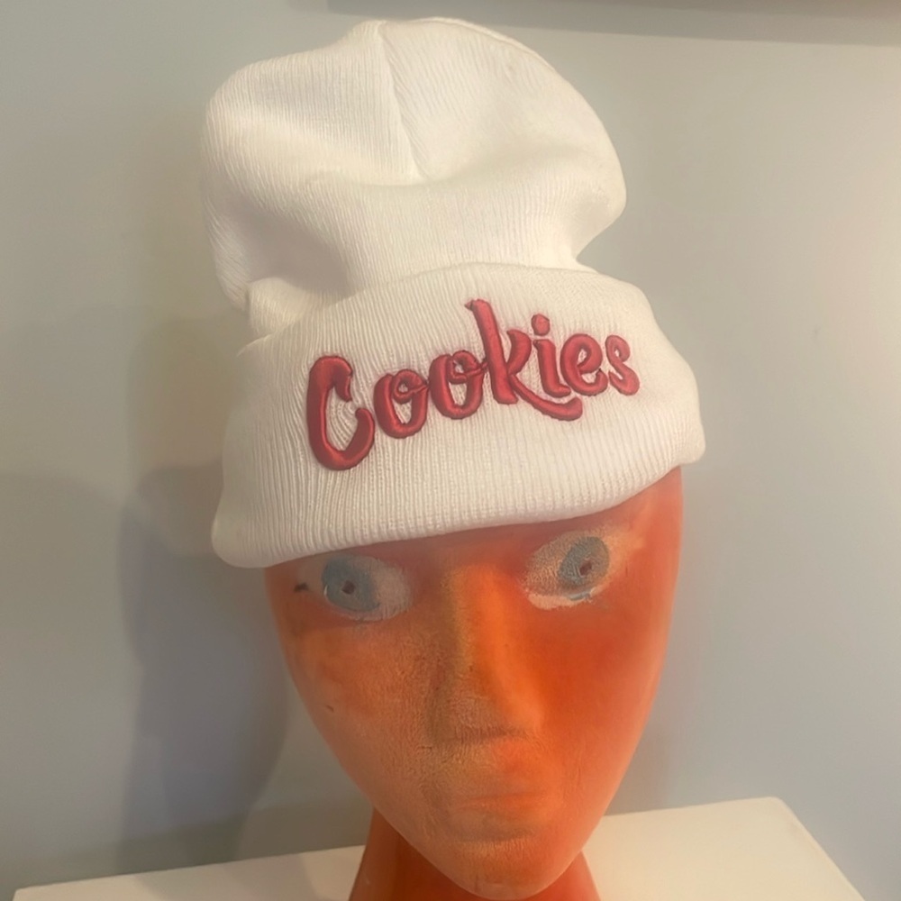 White toboggan red letteres COOKiES new one size